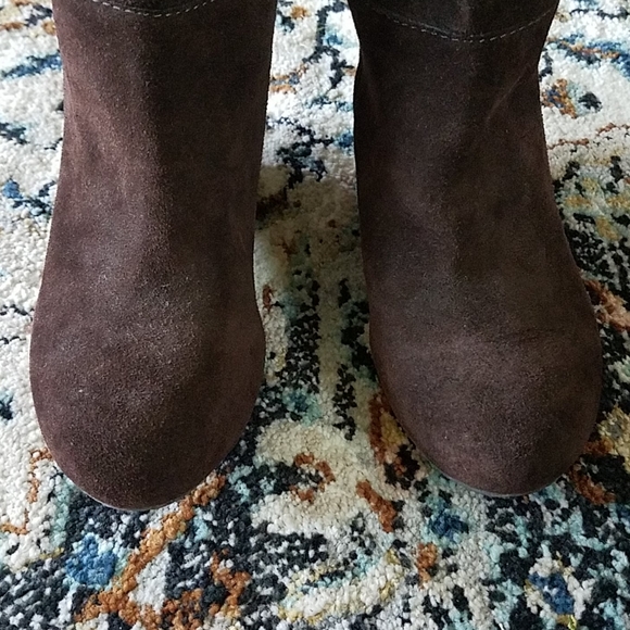 Boots - Picture 4 of 7